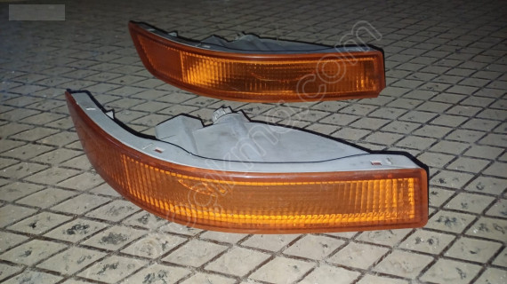 Toyota Corolla AE101 sağ ön tampon sinyal lambası
