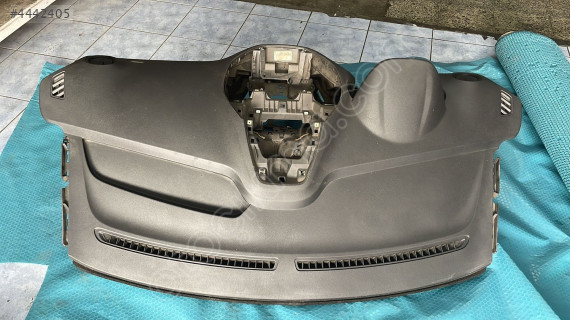 Ford Transit Courier Kapalı Kasa Dolu Göğüs