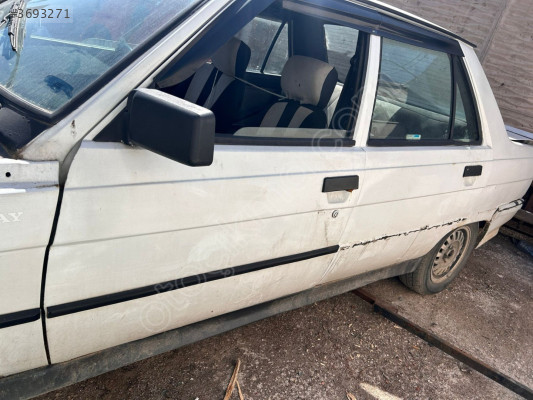 Renault 9 brodway sol ön kapı araçtan sökme