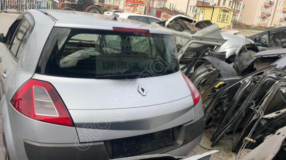 Renault Megane 2 hacback bagaj kapağı
