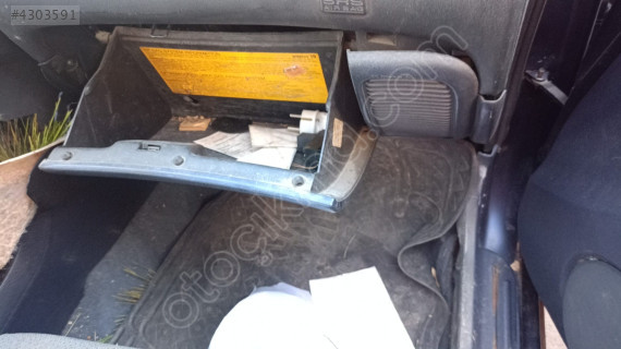 mitsubishi carisma torpido kapağı