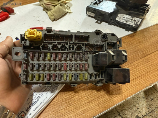 96-01 HONDA CİVİC 1.6 İES SİGORTA KUTUSU 38600 S04 G1 ORJ ÇIKMA