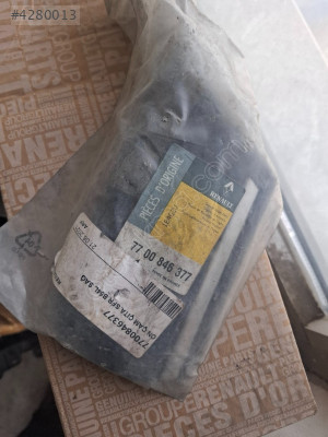 Safrane ön çamurluk çıta sag 7700846377