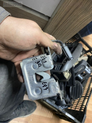 E60-E90-E87 BAGAJ KİLİDİ BMW ORJİNAL ÇIKMA PARÇA