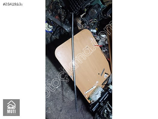 FLUENCE SOL ARKA KAPI CAM DIŞ KENAR ÇITASI KROM 828210572R