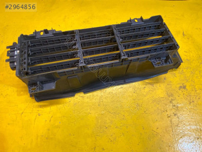 2021- Sandero Jogger Radyatör Izgarası Hava Kapağı 214F60895R