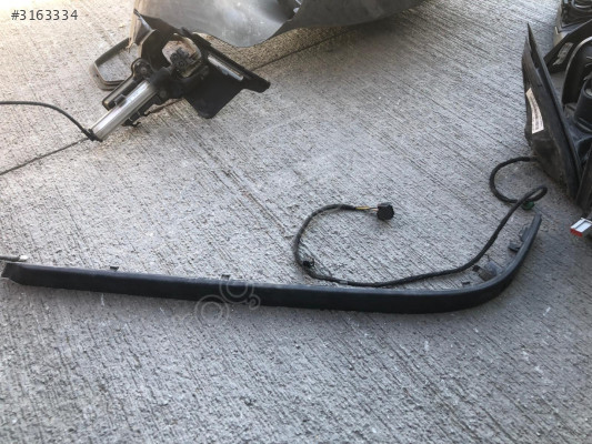 BMW 5 SERİ E39 SAĞ ARKA TAMPON BANDI 51128184508