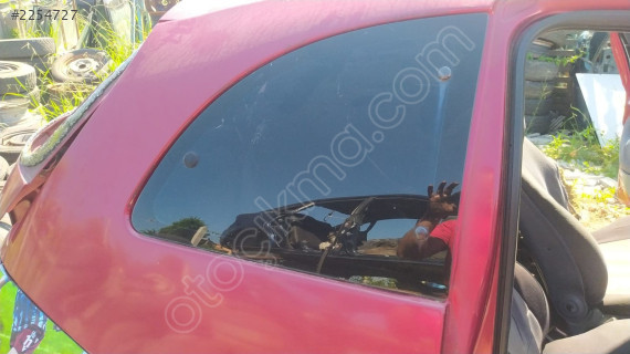 Ford Ka arka sağ kelebek cam çıkma