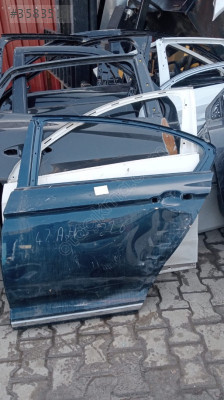VW Passat B8 Modeli İçin Sol Arka Kapı Çıkma Parçası