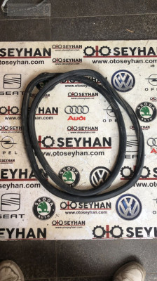 5C6867913 Volkswagen Jetta 2014 sağ arka kapı toz lastiği