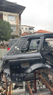 RANGE ROVER SPORT SAĞ ARKA ÇAMURLUK SÖKME HATASIZ