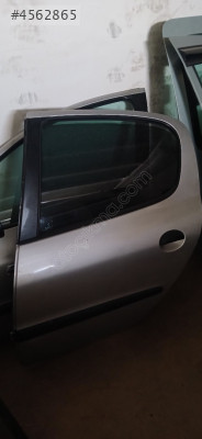 Peugeot 206 çıkma sol arka kapı