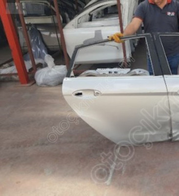 ford fiesta  11/16  sağ arka kapı sefalılar oto cıkma
