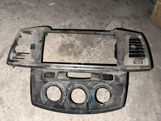 Toyota Hılux çıkma göğüs plastiği orta 2012-2015