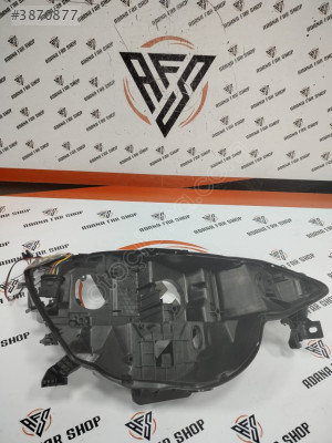 RENAULT MEGANE 4 SAĞ FAR KASASI
