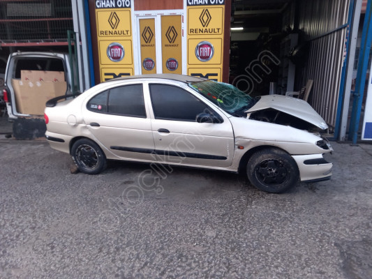 Renault megane 1 sağ ön kapı