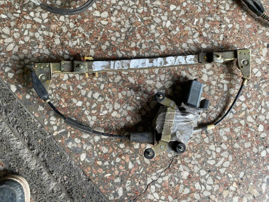 FİAT PALİO SAĞ ÖN KAPI CAM KRİKOSU ELEKTRİKLİ ORJİNAL ÇIKMA