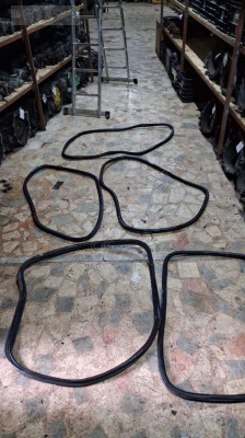 2014-18 VOLVO V40 KAPI VE BAGAJ FİTİLLERİ SÖKME ORJİNAL