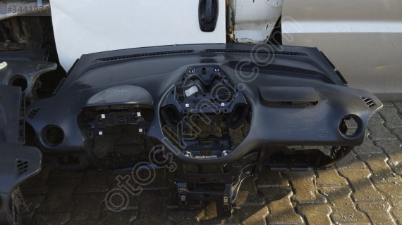 ford tourneo courier göğüslük