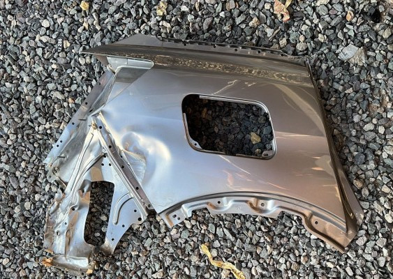 PEUGEOT 3008 SAĞ ARKA ÇAMURLUK ORJİNAL ÇIKMA YEDEK PARÇA