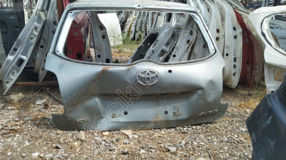Toyota Auris 2009 model arka bagaj kapağı