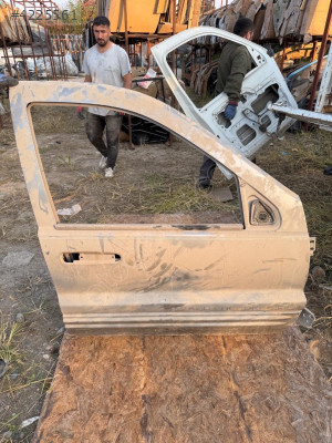 Grand Cherokee sağ ön kapı