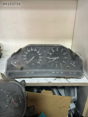 BMW E30 gösterge paneli