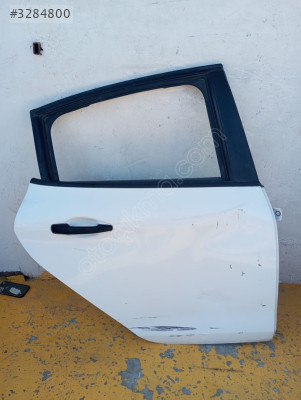 Peugeot 208 sağ arka kapı