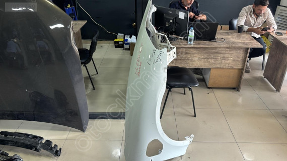 PORSCHE TAYCAN SAĞ ÖN ÇAMURLUK