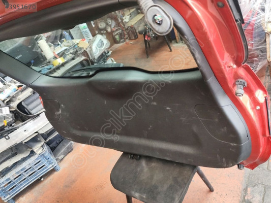 Renault Kadjar Arka Bagaj Kapağı