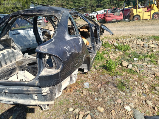 RENAULT LAGUNA 1 SAĞ ARKA ÇAMURLUK