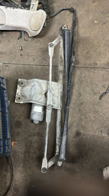 FORD FİESTA 99-2000 MODEL ÖN CAM SİLGİ MOTORU