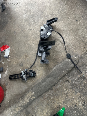 Ford courier sağ ön kapı açma mekanizması r2x6 v219a64 be