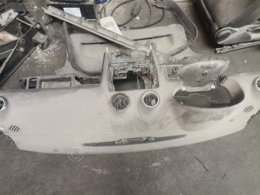 AUDİ A3 2005 MODEL TORPİDO GÖĞÜS ORİJİNAL ÇIKMA