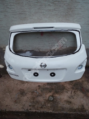Nissan Qashgai arka bagaj beyaz
