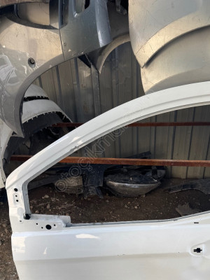 Ford Courier sol ön kapı çıkma beyaz