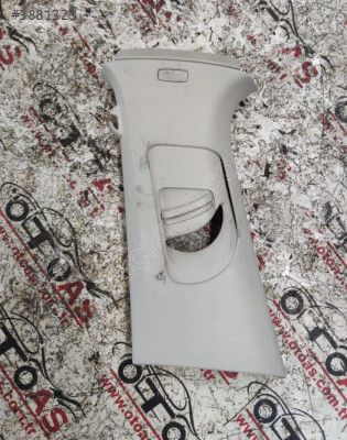 VOLKSWAGEN GOLF 7.5 ORTA DİREK KAPLAMA BAKALİTİ 5G4868311