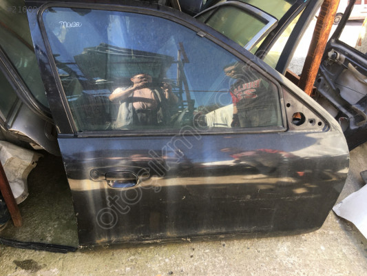 Ford Mondeo 98 Sağ Ön Kapı Çıtası Kapı Döşemesi Kapı Menteşe