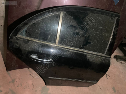 MERCEDES W211 SAĞ ARKA KAPI SİYAH HATASIZ ÇIKMA ORJİNAL