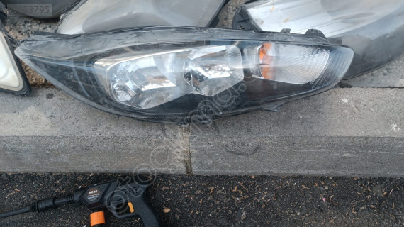 Ford Fiesta düz sağ far çıkma orjinal