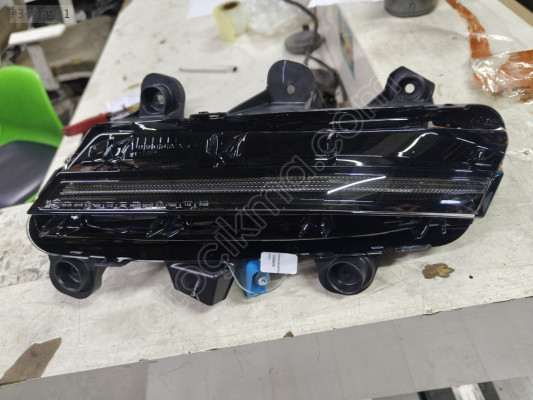 Peugeot 3008 SUV gündüz ledi sağ taraf