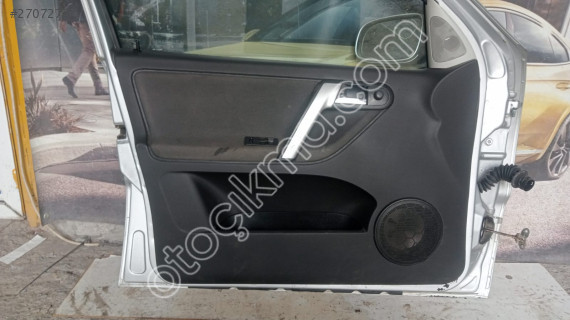 2001 polo sol kapı döşemesi çıkma