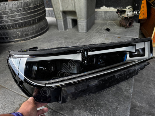 BMW İX LAZER SAĞ HATASIZ ORJİNAL FAR