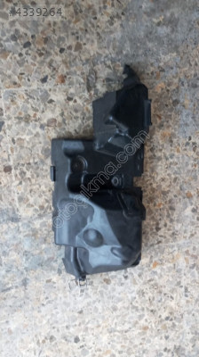 Renault Clio motor üst plastiği