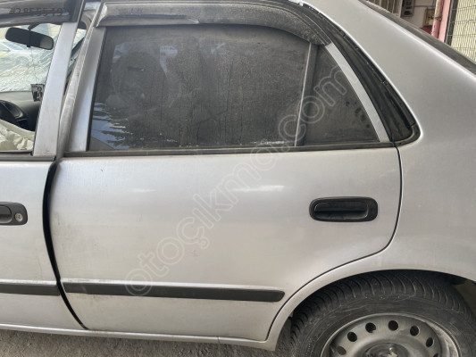 TOYOTA COROLLA 1998 2001 SOL ARKA KAPI