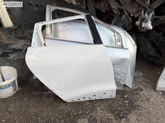Clio 4 SW sağ arka kapı
