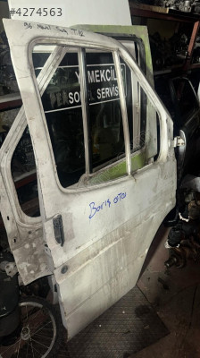 Ford Transit T15 Modeli için Sağ Ön Kapı Çıkma Parçası