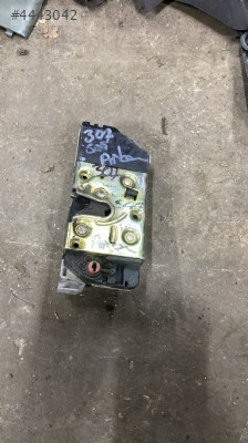 Pejo 307 sağ arka kapı kilidi