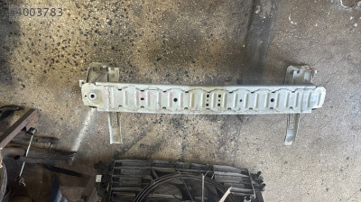 Ford Courier ön tampon demiri