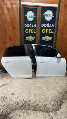 Opel Astra J Beyaz Renk Sağ Ön Arka Kapı Hatasız Al Tak